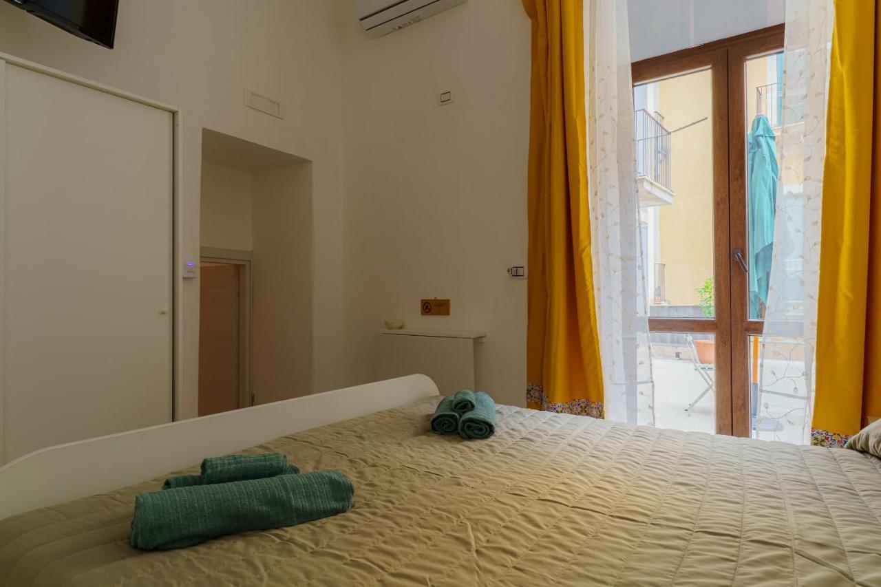 Casta Diva Holiday Rooms Катанія Екстер'єр фото