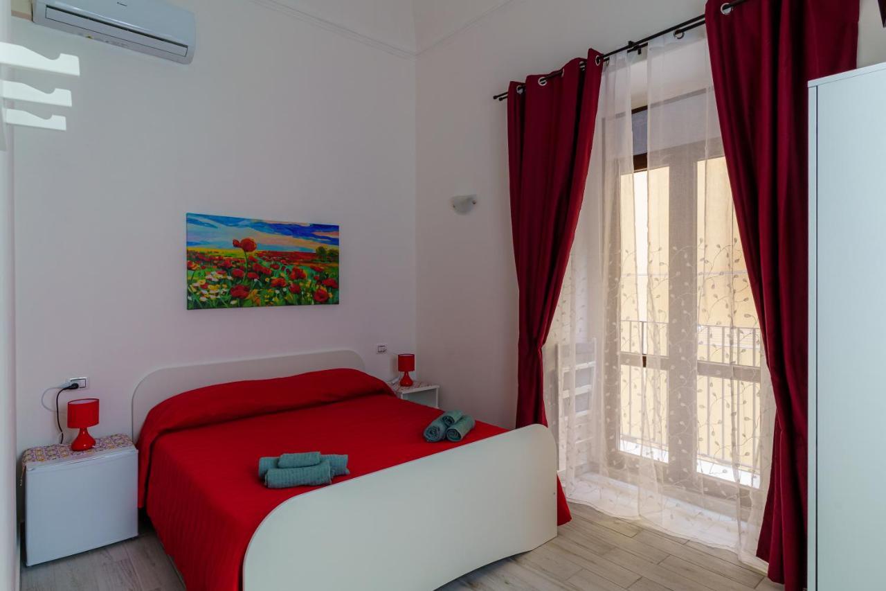 Casta Diva Holiday Rooms Катанія Екстер'єр фото
